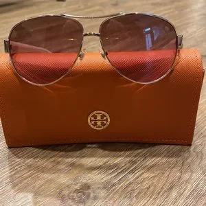 Tory Burch | Accessories | Aviator Sunnos | Poshmark display picture 3